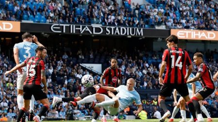 مانشستر سيتي ينتزع فوزًا مثيرًا من بورنموث في افتتاح الدوري الإنجليزي