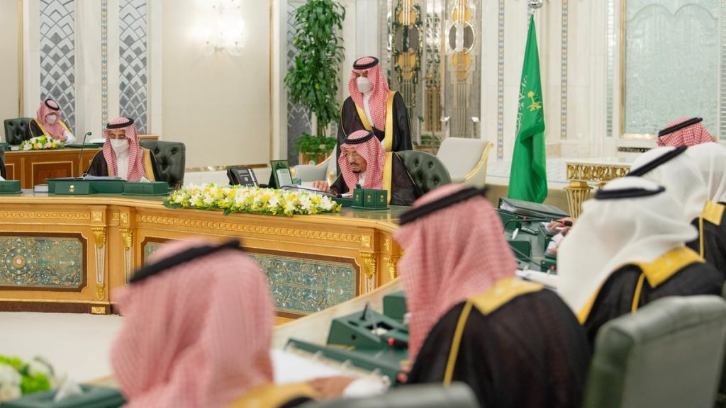مجلس الوزراء يشدد على إبقاء مضيقي هرمز وباب المندب وجميع الممرات الحيوية مفتوحة وآمنة
