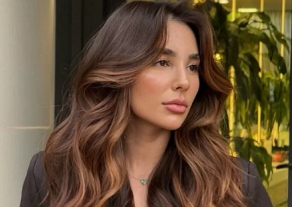 Golden Hour Brunette.. لون الشعر الذي يتصدّر صيحات الجمال – أخبار السعودية