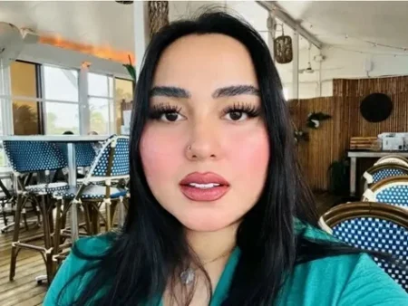 أثناء ارتداء ملابسها.. سقوط في «دورة مياه» ينهي حياة فنانة شابة – أخبار السعودية