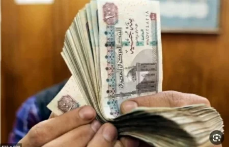 كيف توفر «تجارة الكاش» في مصر سيولة مقابل عمولة؟ – أخبار السعودية