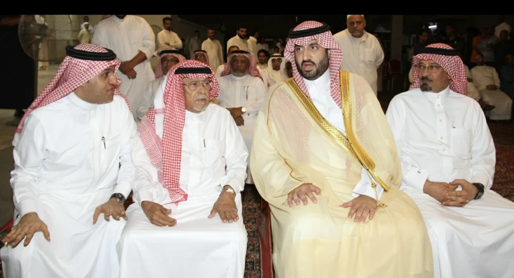 عبدالعزيز بن فيصل يواسي أسرة الصائغ في فقيدها – أخبار السعودية