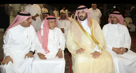 عبدالعزيز بن فيصل يواسي أسرة الصائغ في فقيدها – أخبار السعودية