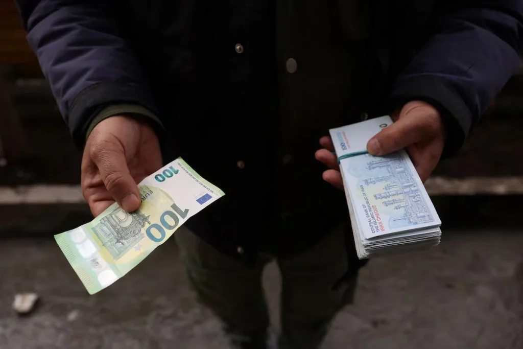 عملة إيران لأدنى مستوى تاريخي.. ضغوط الاقتصاد تتصاعد – أخبار السعودية