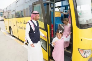 منع تجاوز حافلات المدارس المتوقفة وشروط جديدة للسائقين