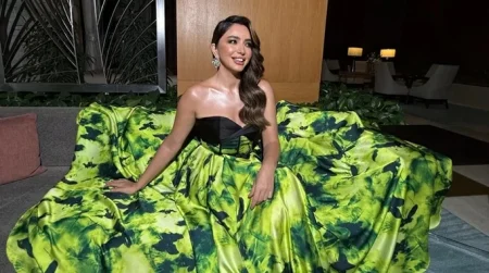 آخر معجباته.. كيف احتفلت فنانة تركية بمحمد صلاح؟