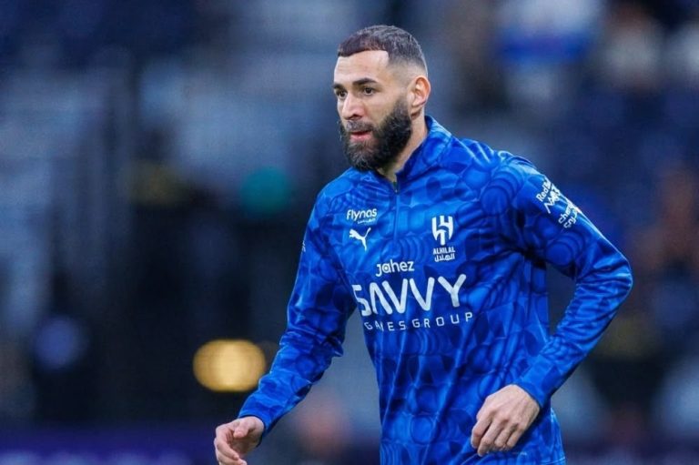 مستقبل كريم بنزيما يحدد صفقة الهلال الجديدة مع واتكينز