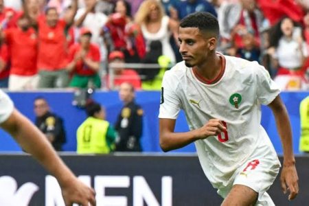 مستقبل عز الدين أوناحي: صراع ناري بين أياكس والاتحاد