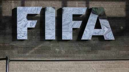 إنفانتينو يعلن إلغاء خطة بيع حصة من كأس العالم بعد معارضة واسعة من الاتحادات