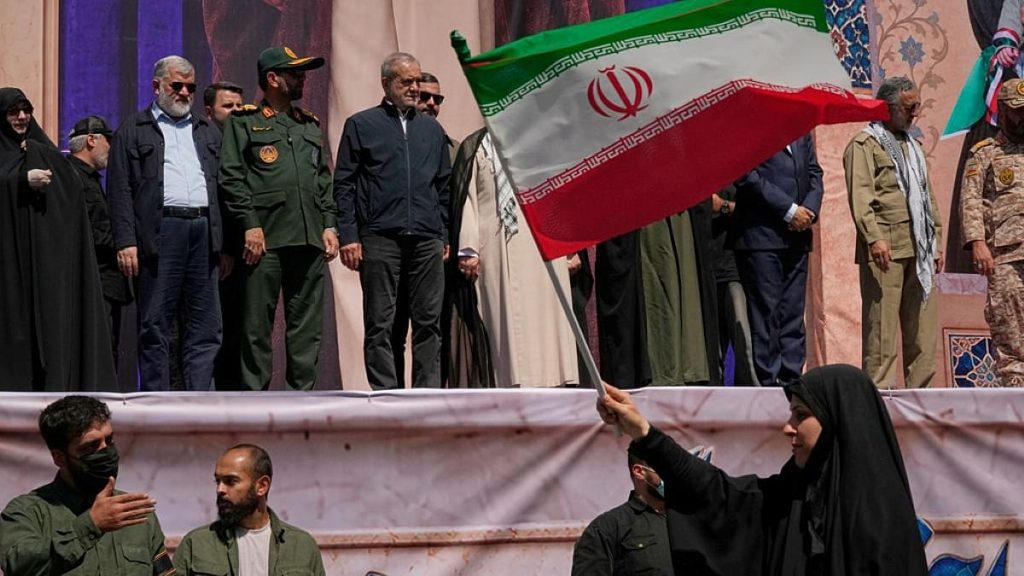لا تتوقعوا ضبط النفس”.. إيران تهدّد واشنطن ودولًا في المنطقة بـ”هجمات مؤلمة من غير قيود