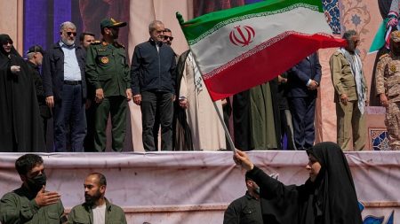 لا تتوقعوا ضبط النفس”.. إيران تهدّد واشنطن ودولًا في المنطقة بـ”هجمات مؤلمة من غير قيود