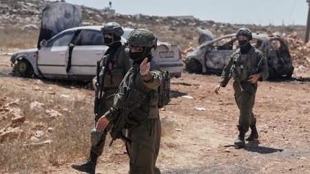 كاتس يُعلن التحضير لـ “حرب شاملة” ضد كبار مسؤولي السلطة الفلسطينية.. ونتنياهو: “لا يوجد إرهابي يمكنه الاختباء”