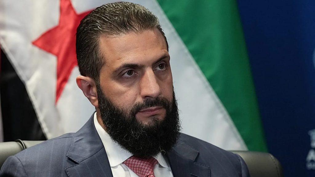 إسرائيل ترصد تحركات الشرع لبناء الجيش السوري.. استعداد سري لمواجهة حزب الله وفصائل عراقية؟