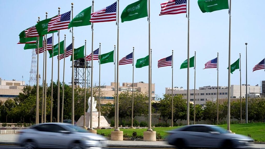 تقييم استخباراتي أميركي يثير قلقًا بشأن نوايا السعودية النووية.. ماذا كشفت الوثائق السرية؟