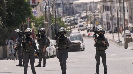 اتهامات بالقتل والاعتداء.. إسرائيل تحاكم 12 من أفراد مصلحة السجون بعد وفاة أسير فلسطيني