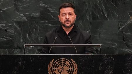 زيلينسكي يدعو إلى مواصلة الضغط على روسيا.. ويكشف عن خطة أميركية لخفض التصعيد