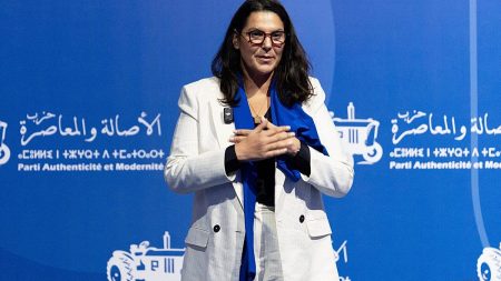 ملك المغرب يعيّن فاطمة الزهراء المنصوري أول رئيسة للحكومة في تاريخ البلاد.. ماذا نعرف عنها؟