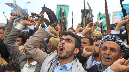 للمرة الأولى منذ تجدد المواجهات.. السعودية تعلن اعتراض صاروخ أطلقه الحوثيون باتجاه الرياض