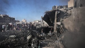 تحدٍ مباشر” لخطة ترامب.. دول عربية وإسلامية تندد بالتصريحات الإسرائيلية بشأن “إفراغ غزة