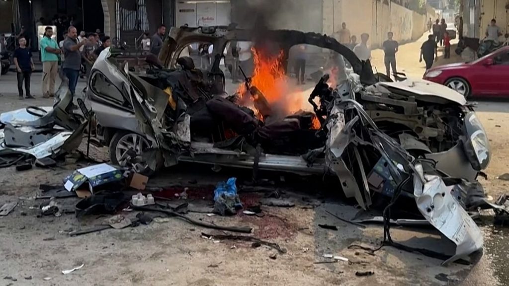 فيديو. غارة إسرائيلية على سيارة في غزة تقتل عنصرين من حماس وتصيب 13 شخصًا