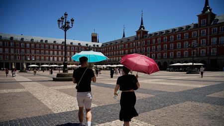 موجة حر قياسية تجتاح إسبانيا: تسجيل 45.7 درجة مئوية والحرارة تقترب من أرقام تاريخية