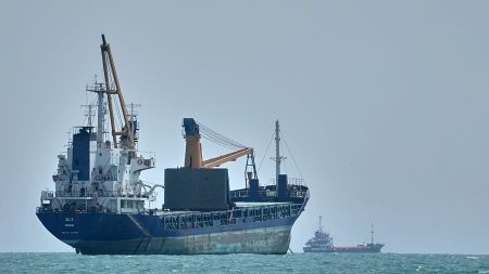 غواصون وروبوتات ومتفجرات.. هكذا لاحقت قوات النخبة الأميركية الألغام الإيرانية في هرمز