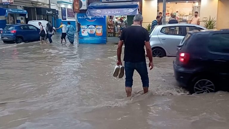 فيديو. أمطار غزيرة وفيضانات تضرب تونس وتتسبب في تعطيل الدراسة
