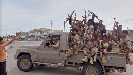 سقوط المخا يكشف الدور الإيراني في اليمن.. مستشارون من طهران يوجّهون عمليات الحوثيين ميدانياً