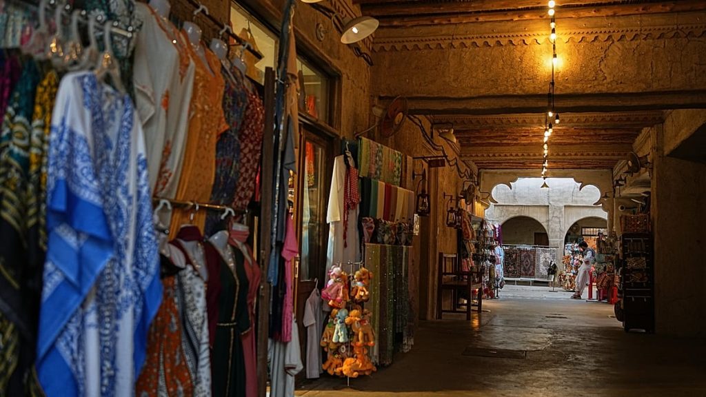 الإمارات تقرّ بتراجع قطاع السياحة بسبب الحرب في الشرق الأوسط