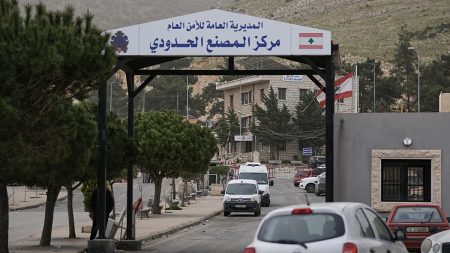 114 كيلومتراً بمئات الدولارات.. يورونيوز تكشف كواليس تحكّم السماسرة والشركات بعبور السوريين إلى لبنان