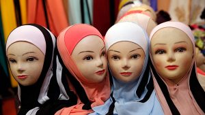 النمسا تحظر الحجاب في المدارس حتى سن 14 عامًا.. غرامات على الأهل وجدال دستوري
