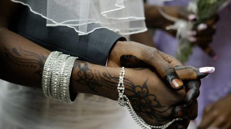 تراث متجذر في حياة السودانيين.. زراعة الحناء تصارع الجفاف وتداعيات الحرب
