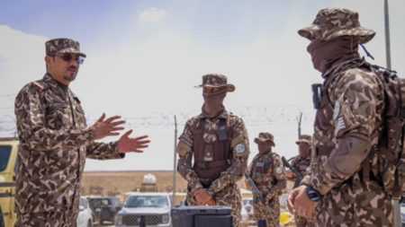 قائد القوات الخاصة للأمن البيئي يتفقد قيادة الرياض ومحمية طويق