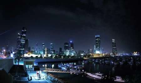 الدفاع الجوي الكويتي يتصدى لهجمات صاروخية ومسيرات