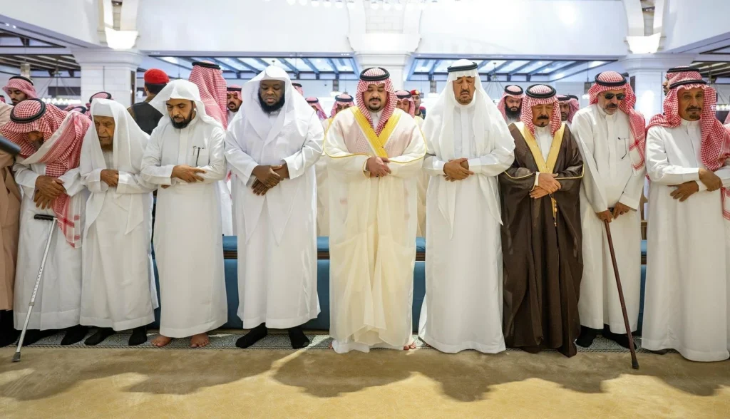 نائب أمير الرياض يؤدي صلاة الميت على نايف الدويش – أخبار السعودية