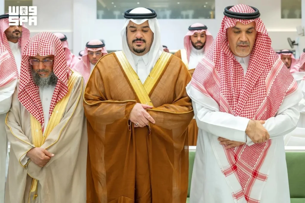 نائب أمير الرياض يؤدي صلاة الميت على عبد الجليل آل سيف – أخبار السعودية