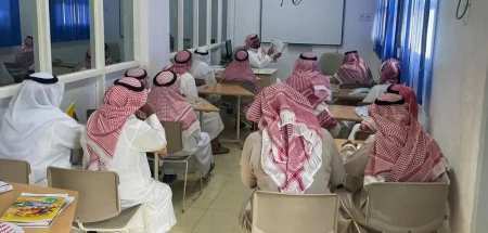 محو الأمية في السعودية: قفزة تاريخية بمعدل قراءة 98%