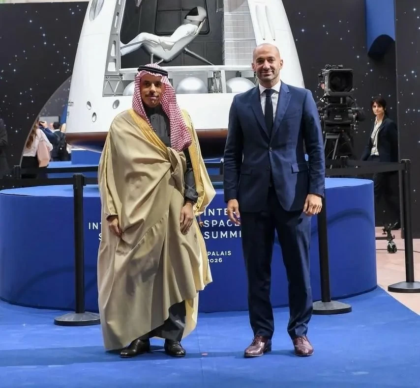 مشاركة وزير الخارجية في القمة الدولية للفضاء بباريس