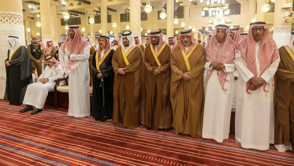 نائب أمير الرياض يؤدي صلاة الميت على عبد العزيز بن سعود – أخبار السعودية