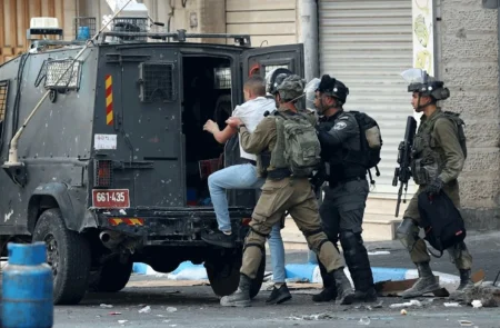 اقتحامات الاحتلال في الضفة الغربية: إصابات واعتقالات وهدم بالقدس
