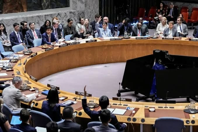 روسيا والصين تحبطان قراراً أمريكياً لتمديد عقوبات إيران