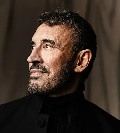 سأل عنها فور وصوله.. من هي السيدة الثمانينية التي هزت مشاعر كاظم الساهر؟ – أخبار السعودية