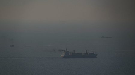 إيران تلوّح بضرب شريان الاتصالات في الخليج.. رويترز: تهديدات باستهداف كابلات الإنترنت ومنع إصلاحها