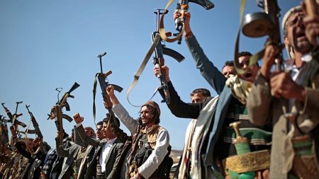 هل تنجح القوات الحكومية في استعادة مناطق خسرتها أمام الحوثيين؟