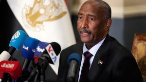 السودان: البرهان يأمر بالتحقيق في مقتل 72 عامل تعدين بقصف قرب الحدود المصرية