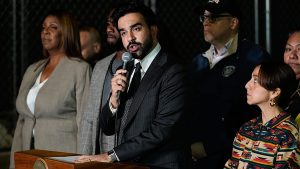 في ذكرى 7 أكتوبر.. عمدة نيويورك زهران ممداني يتناول وجبة في مطعم فلسطيني به قاعة تحمل اسم هند رجب