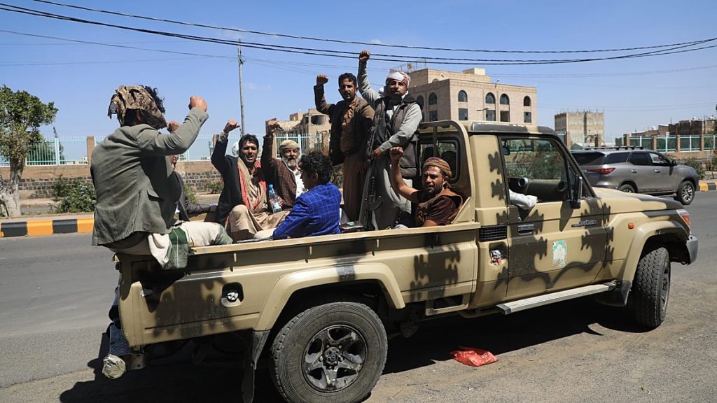 من الصواريخ إلى المسيّرات السلكية.. تكتيكات حوثية جديدة بدعم إيراني تقلب موازين المعركة في اليمن