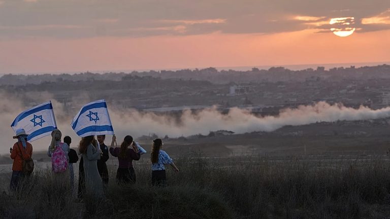 مستوطنون إسرائيليون يمهّدون للعودة إلى غزة.. ماذا يجري عند حدود القطاع؟