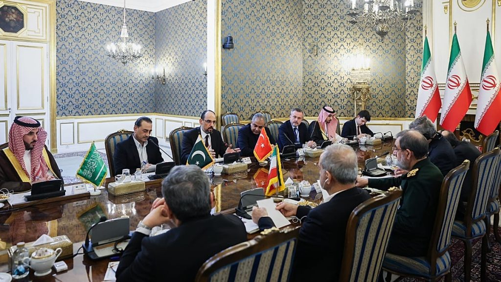 عاجل. – إيران تعلن اتفاقاً مع السعودية وتركيا وباكستان على تعزيز أمن المنطقة بعيداً عن التدخلات الخارجية