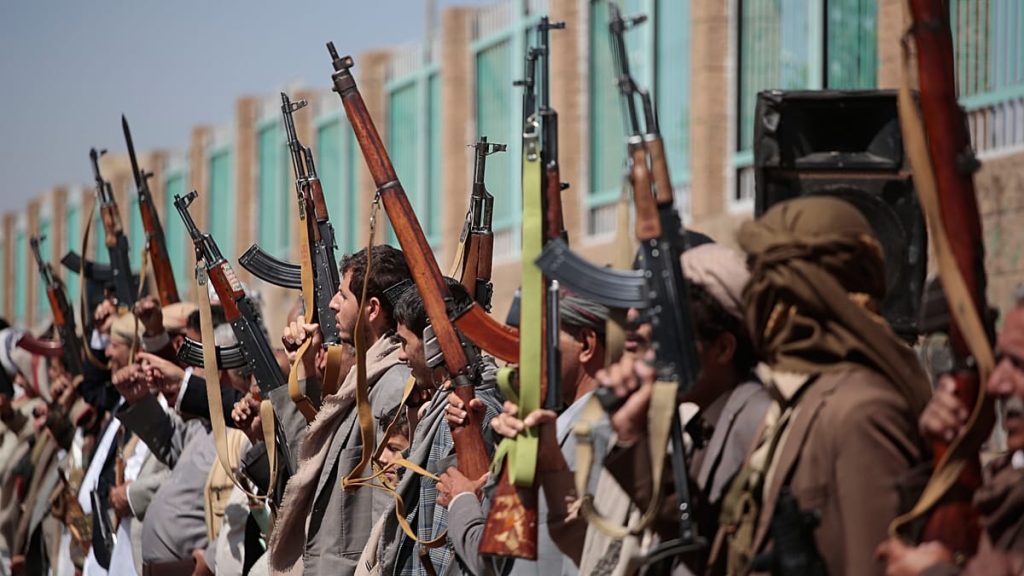 السعودية تطلق “عملية واسعة” ضد الحوثيين.. والقوات الحكومية اليمنية تتحدث عن تقدّم في باب المندب